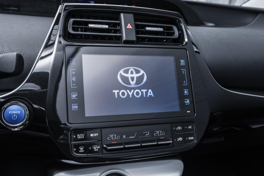Детали интерьера Toyota Prius Plug-in Hybrid 2016 года  (фото 128 из 187)